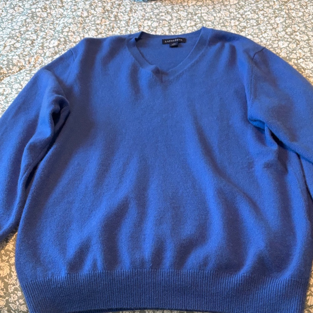 Men’s size small cashmere sweater,blue